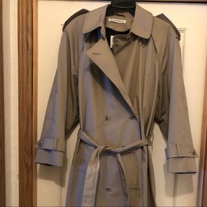 Like new Misty Harbor Tench Coat zip out lining.